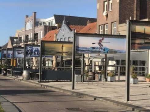 grasland met tractor